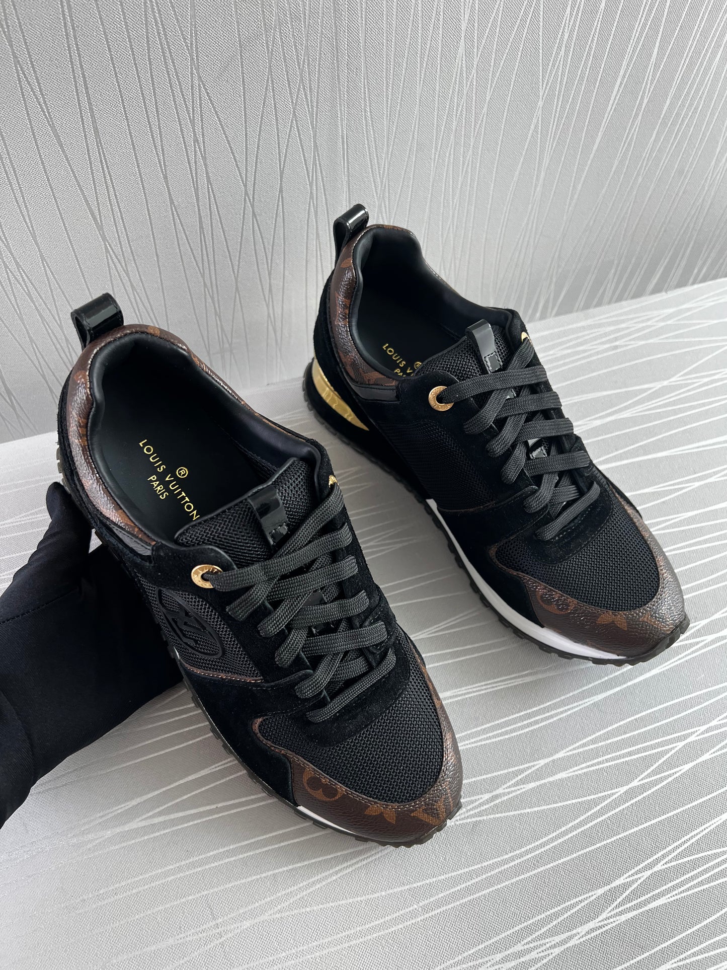 Sneakers L color café con negro