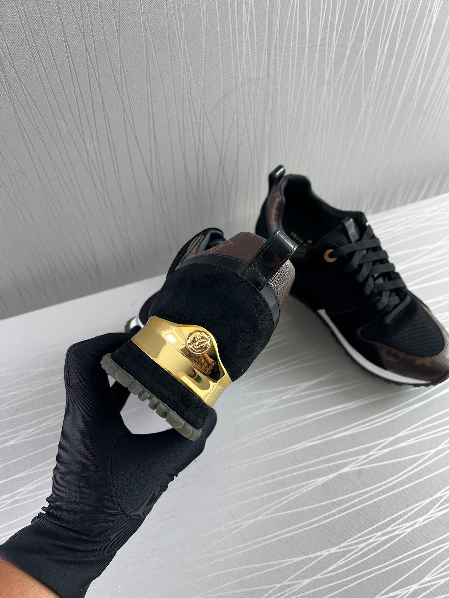 Sneakers L color café con negro