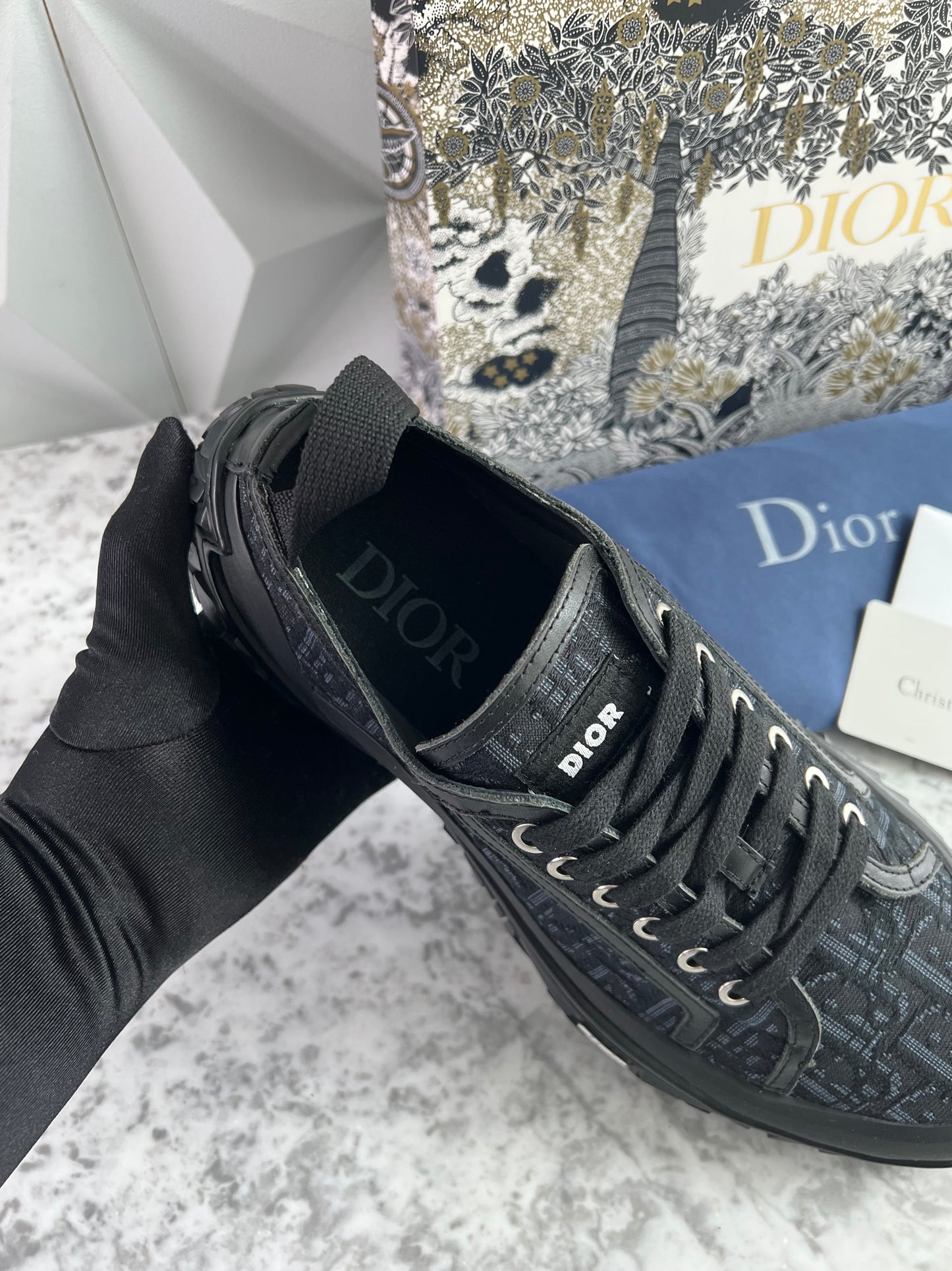 Sneakers D color gris con negro