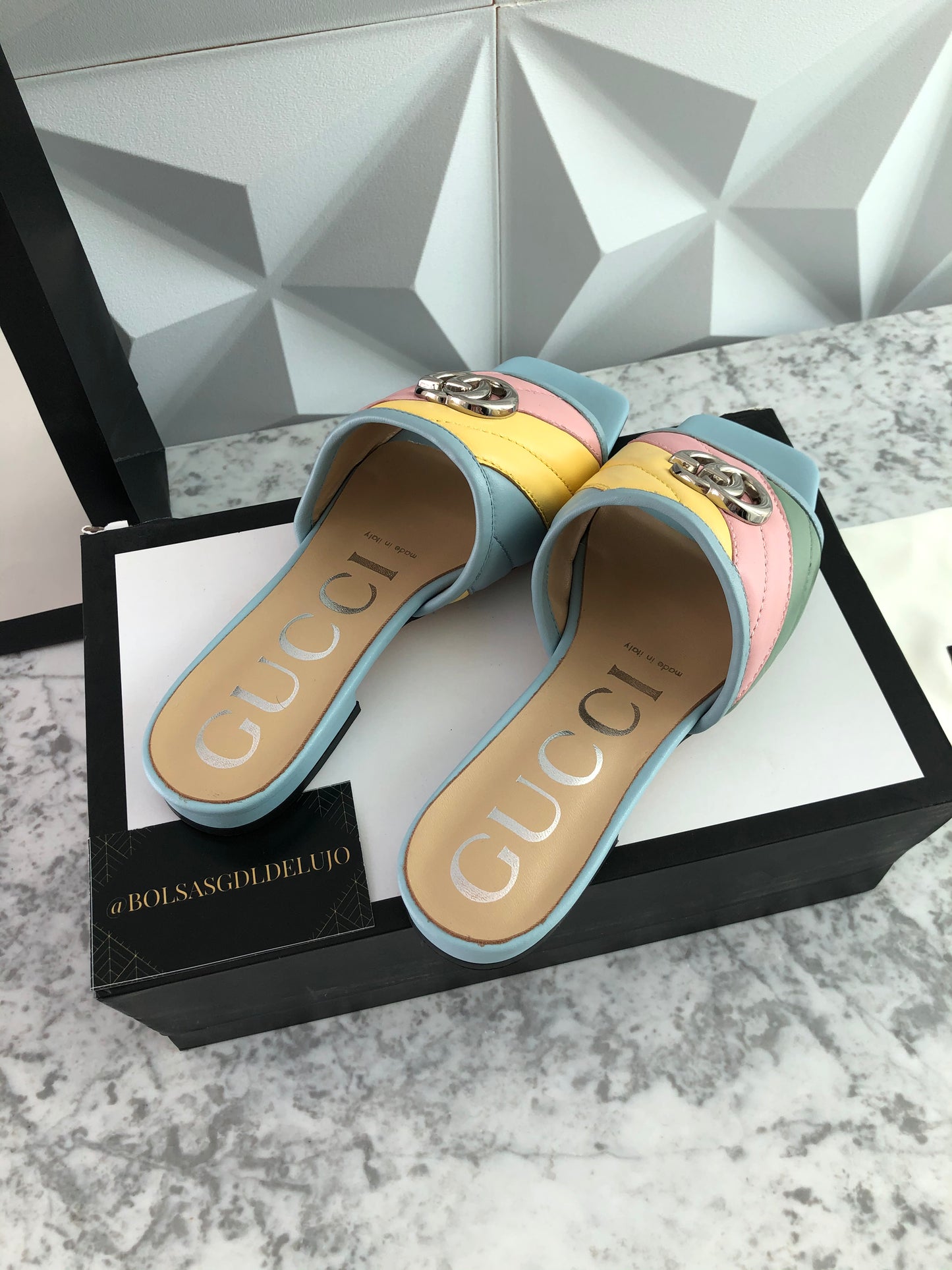 Sandalias G piel de colores con herraje color plata