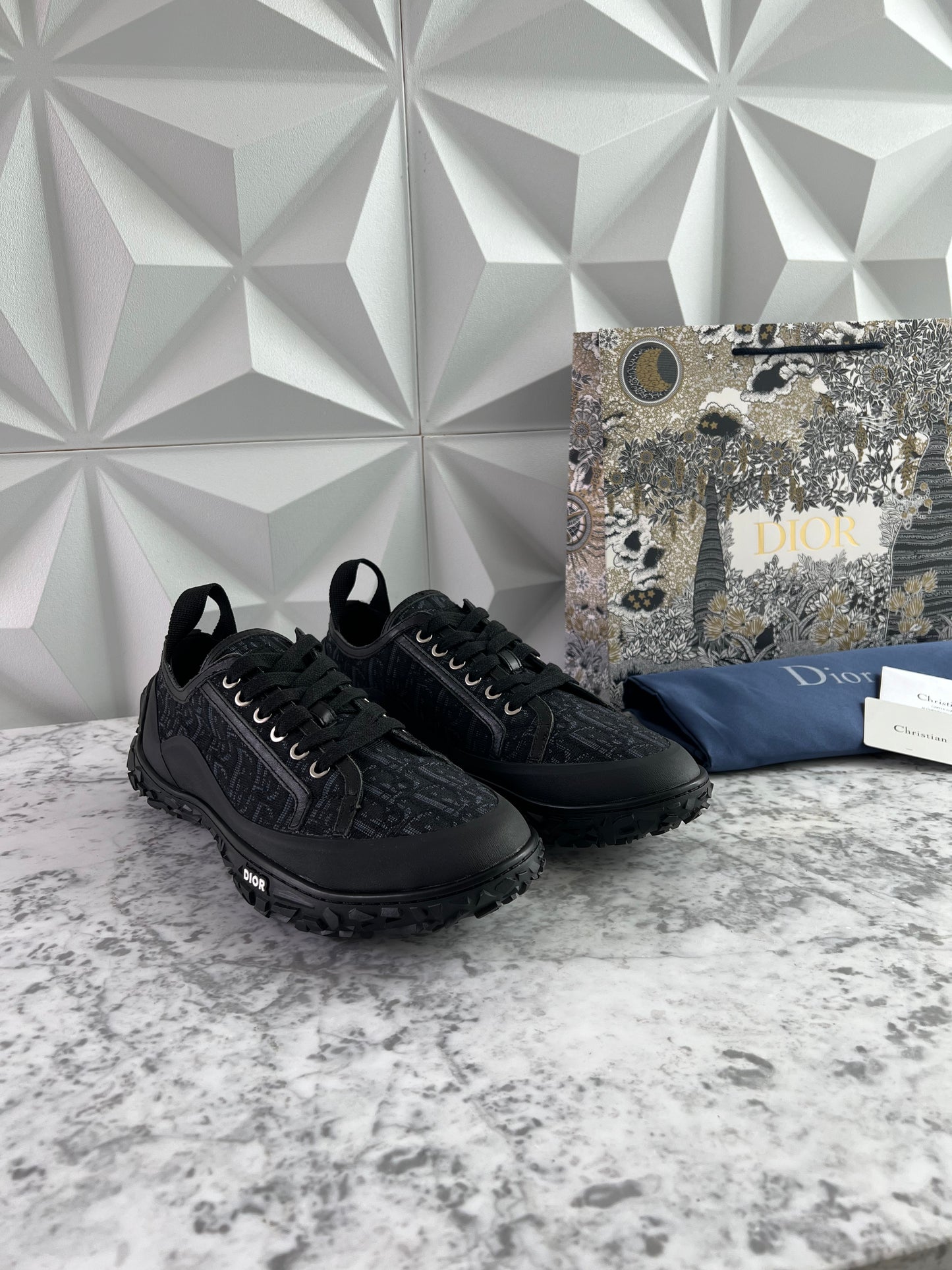 Sneakers D color gris con negro