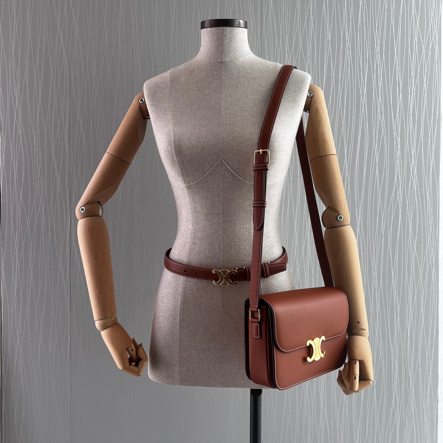 Bolso C piel color camel herraje dorado