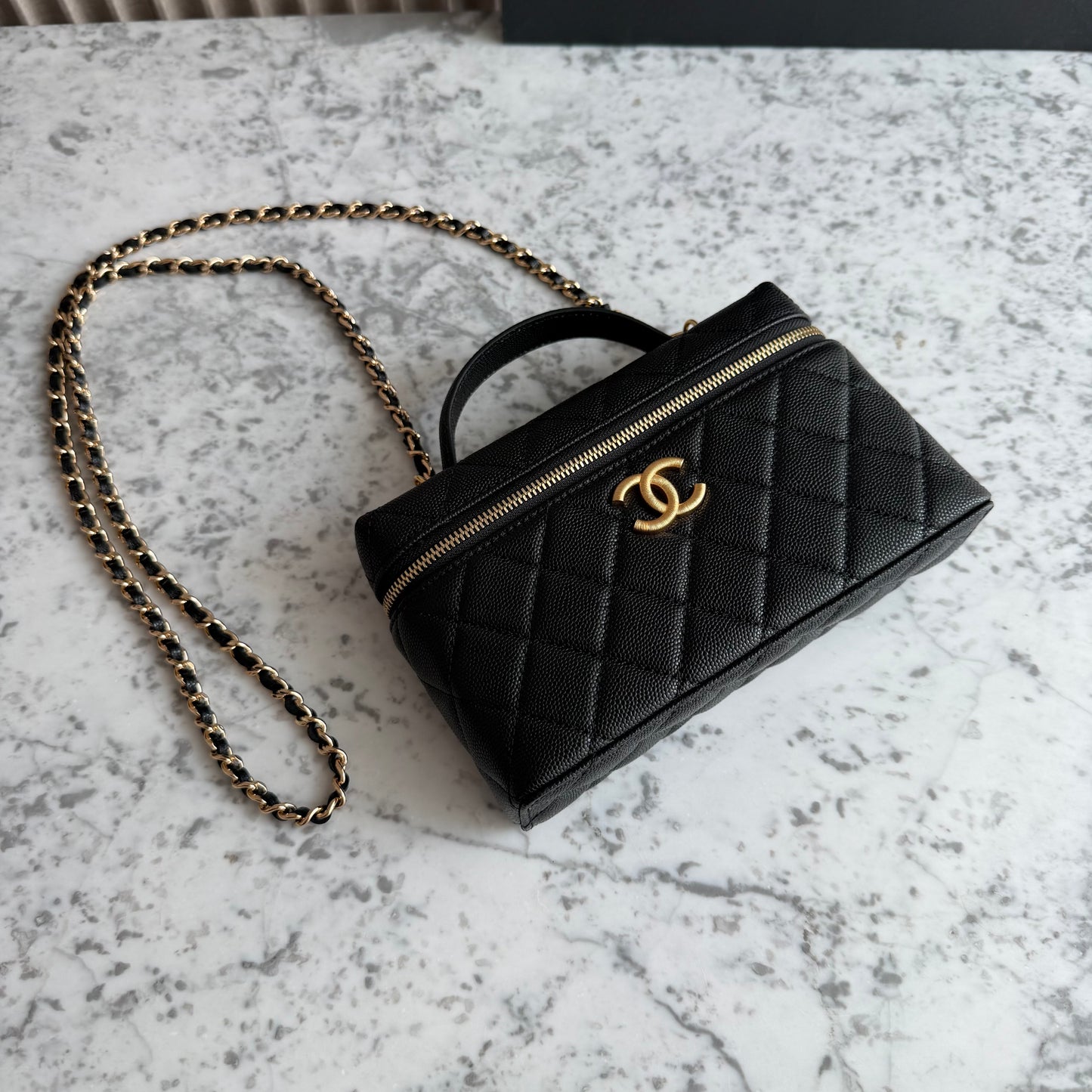 Bolso C-hanel vanity piel color negro