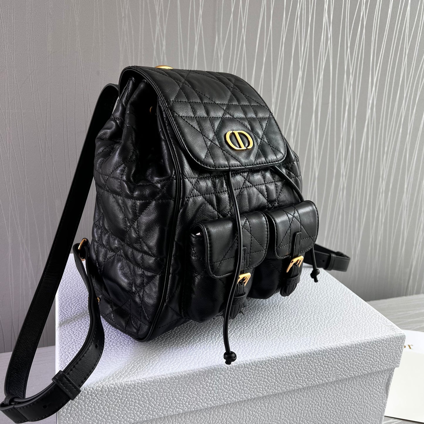 Backpack D piel color negro herrajes dorados