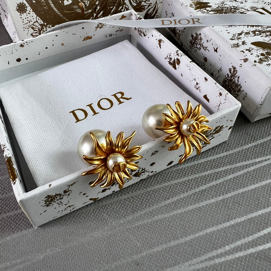Aretes D color dorado y perla
