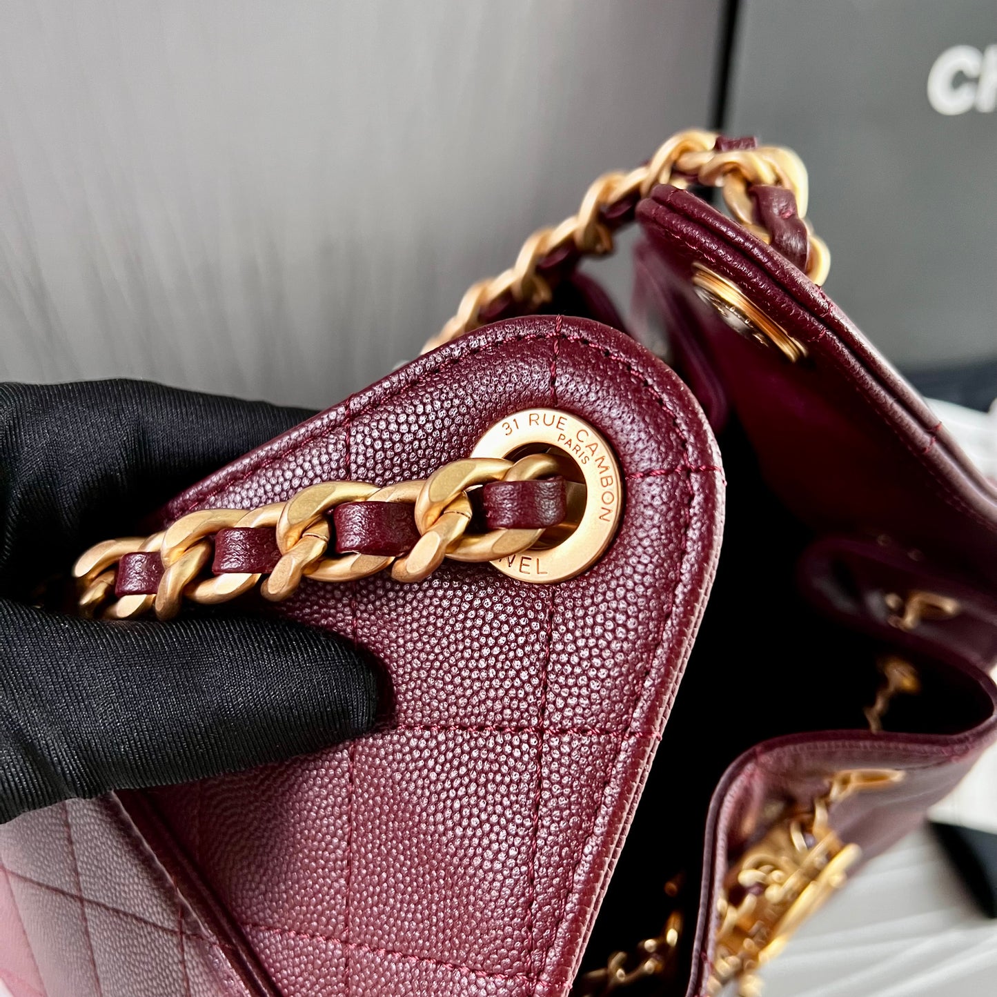 Bolso C 2-5 piel granulada color burdeos