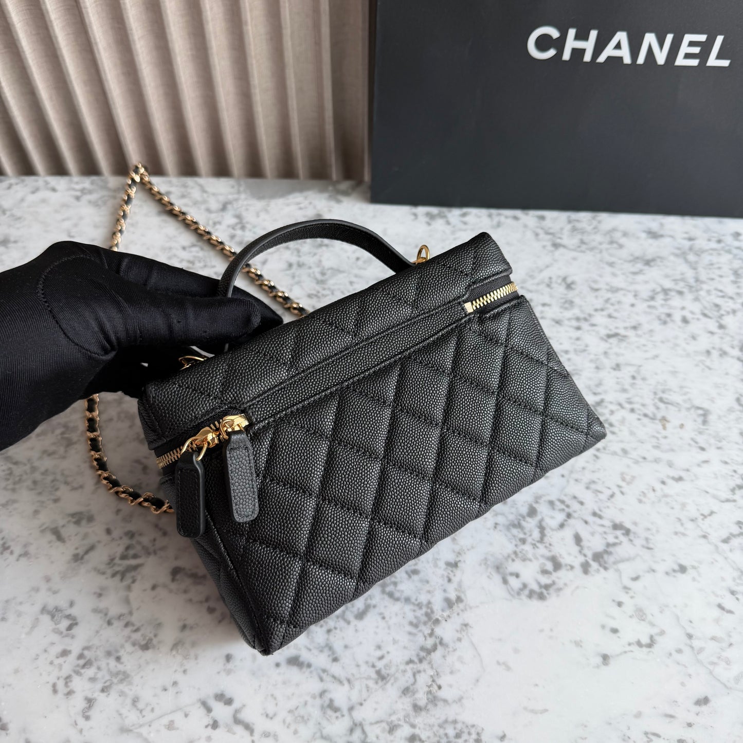Bolso C-hanel vanity piel color negro