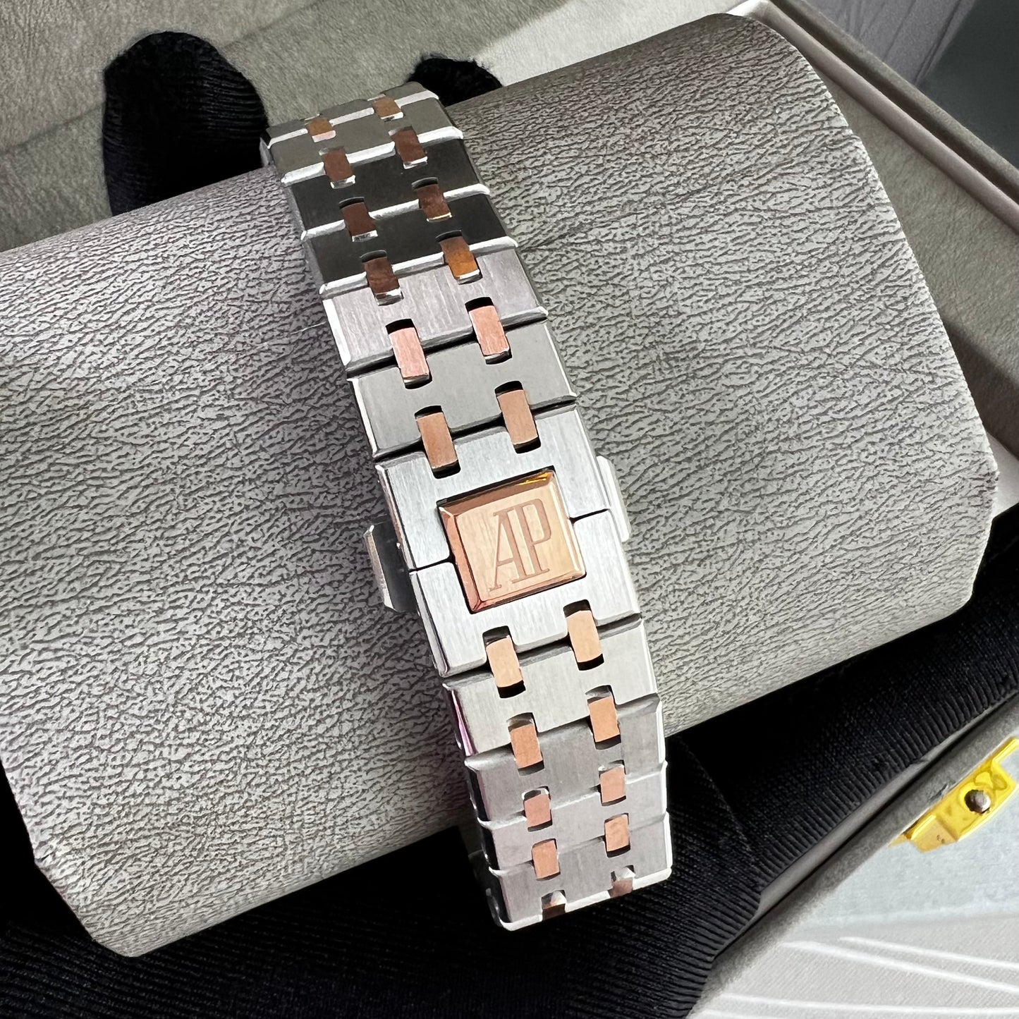 Reloj A - P unisex acero inoxidable, color plata y rose gold