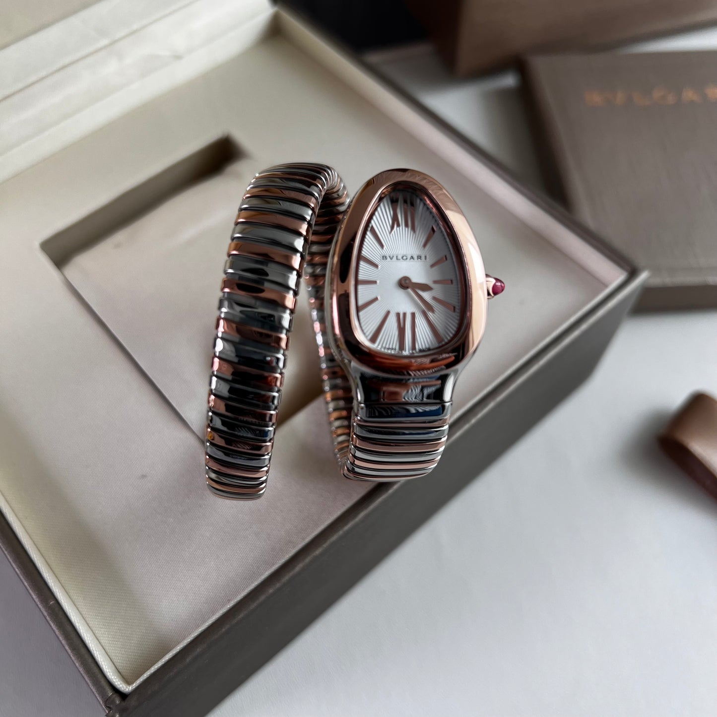 Reloj B brazalete bicolor rosa y plateado