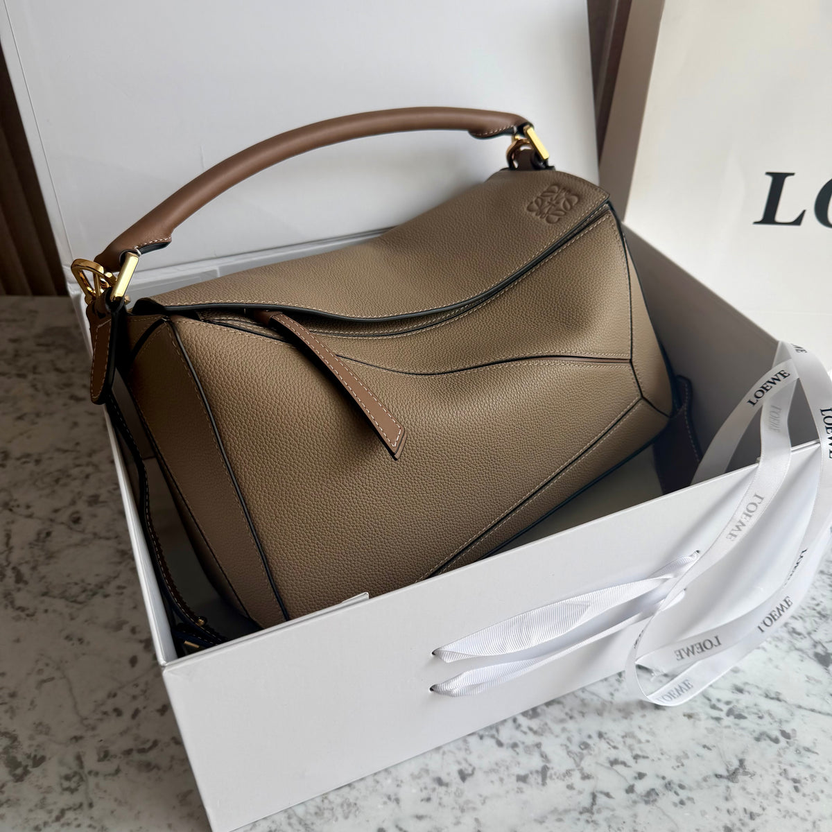 Bolso L-oewe piel color taupe