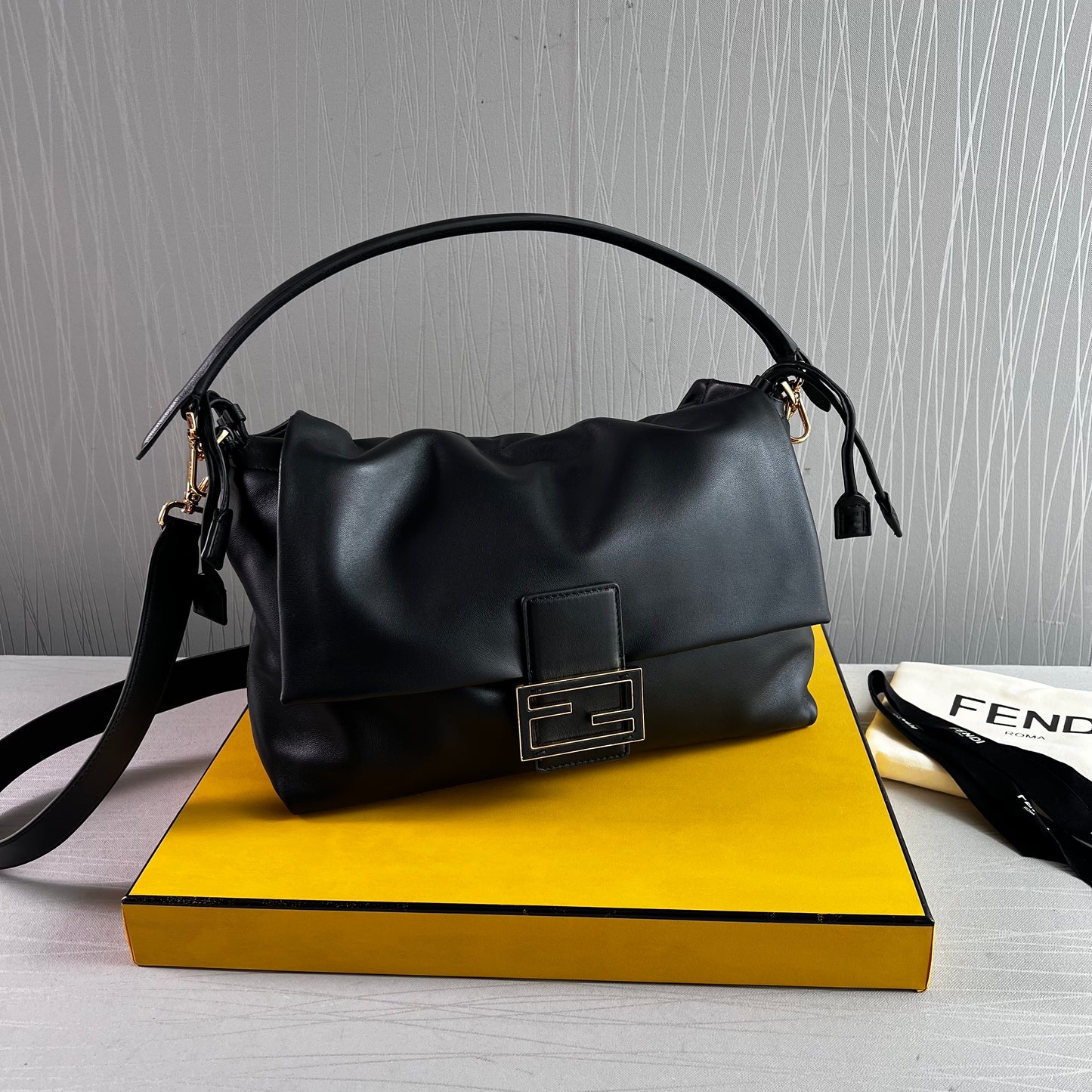 Bolso F M-amma piel negra tamaño grande