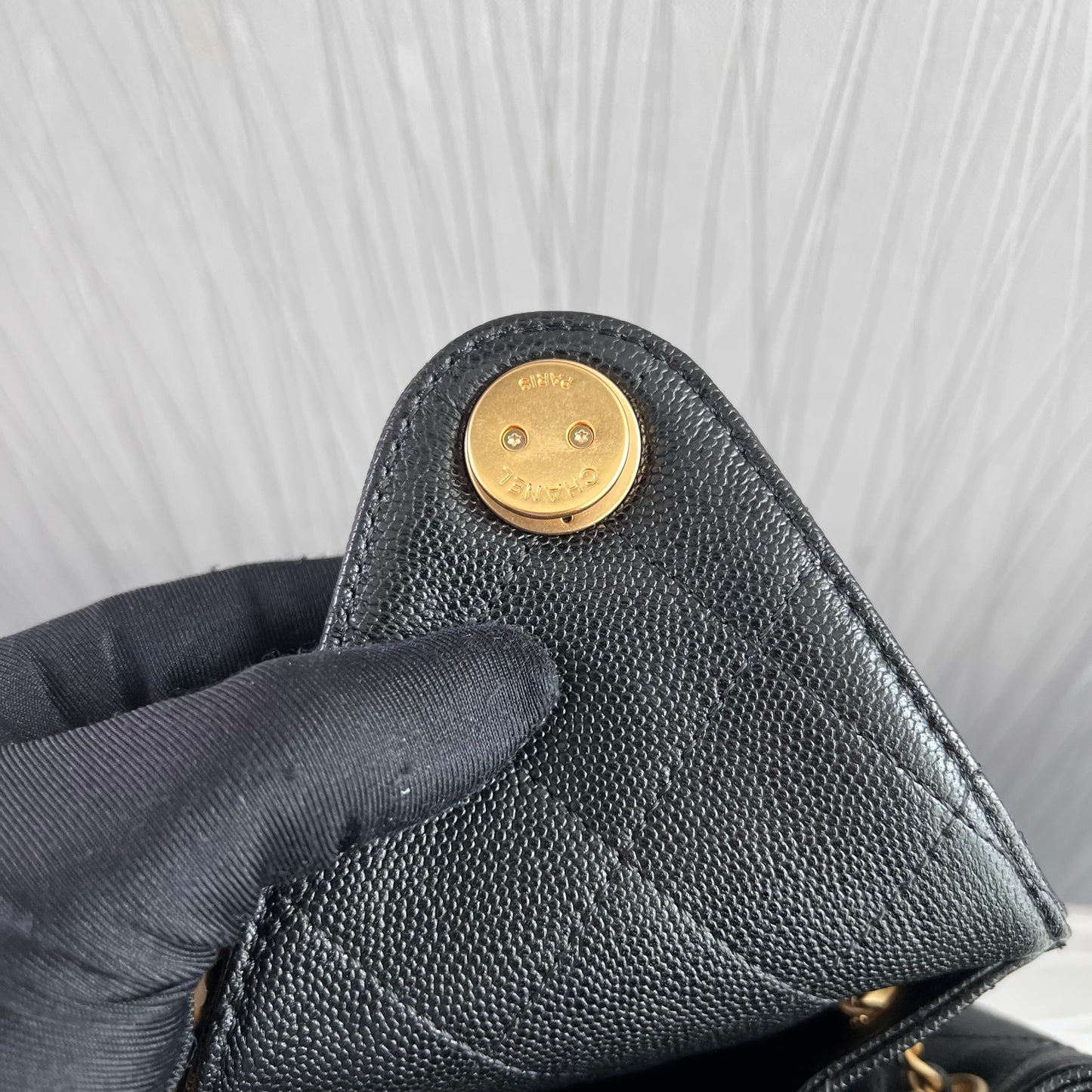 Bolso C 2-5 piel granulada color negro pequeña