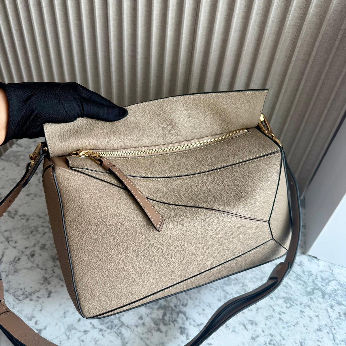 Bolso L-oewe piel color taupe