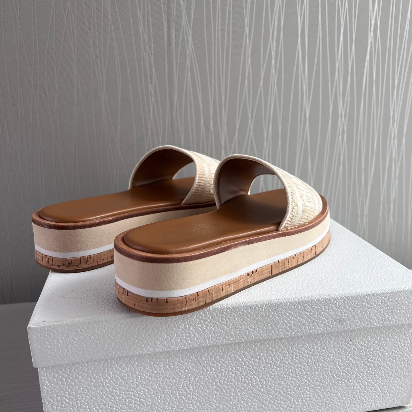 Sandalias D algodón bordada beige natural