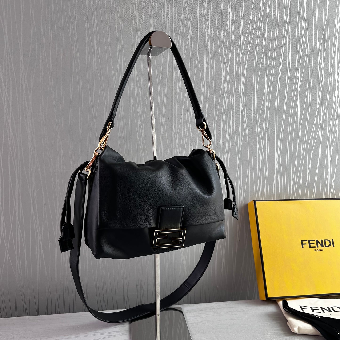 Bolso F M-amma piel negra tamaño grande