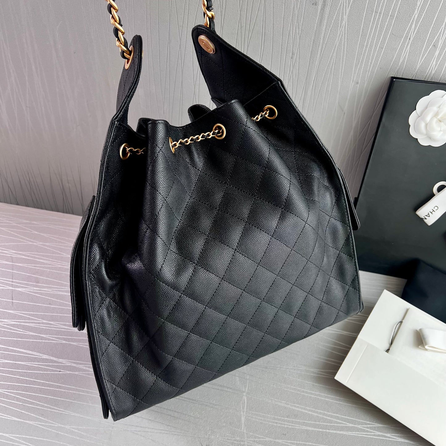 Bolso C 2-5 hobo piel granulada color negro mediana