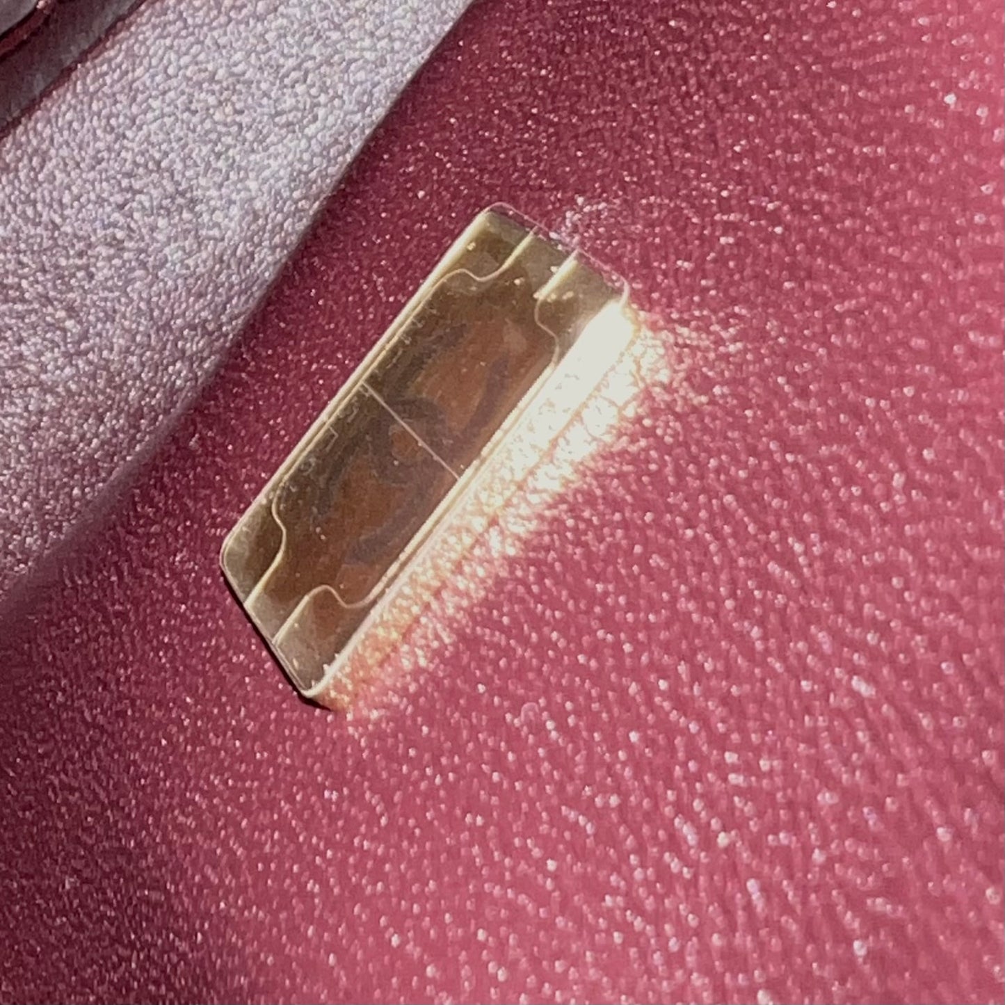 Bolso C piel color negro herrajes dorados