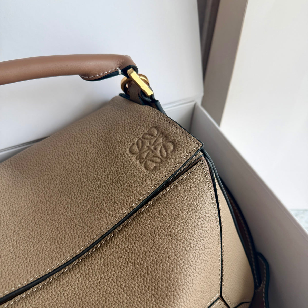 Bolso L-oewe piel color taupe