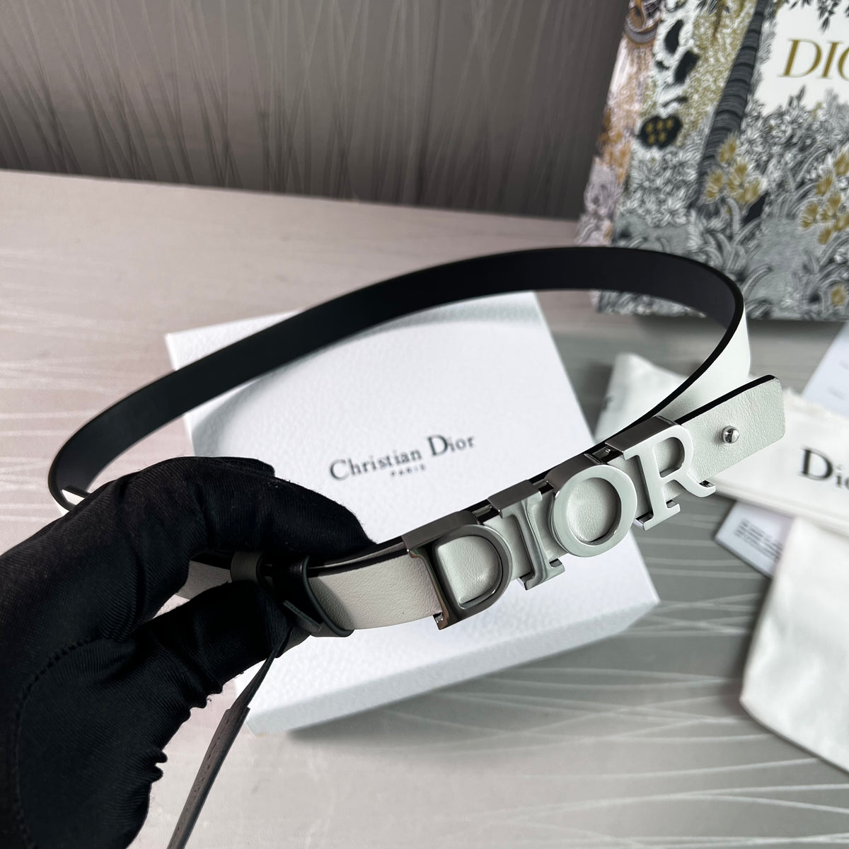 Cinto D-ior piel reversible blanco y negro