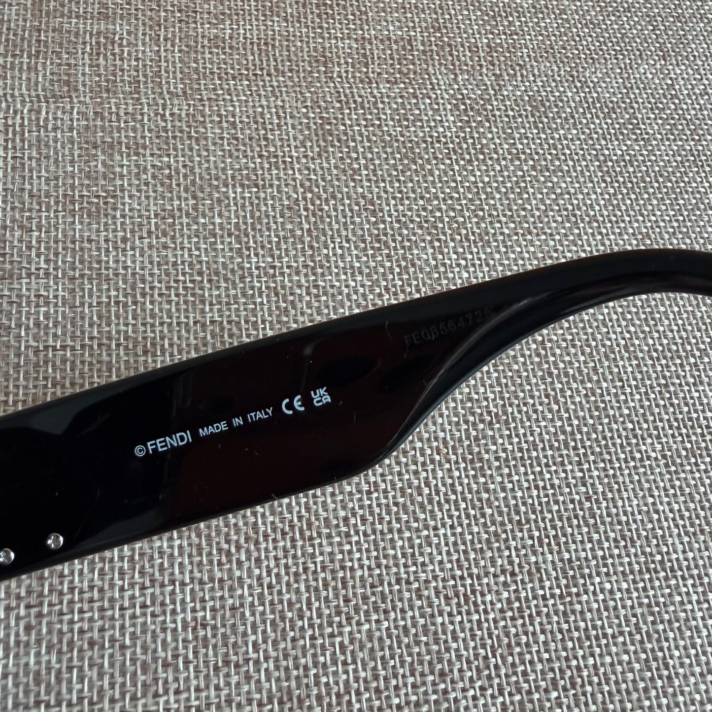 Lentes F-endi color negro con dorado