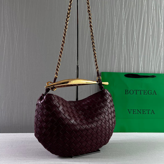 Bolso B piel trenzada color vino