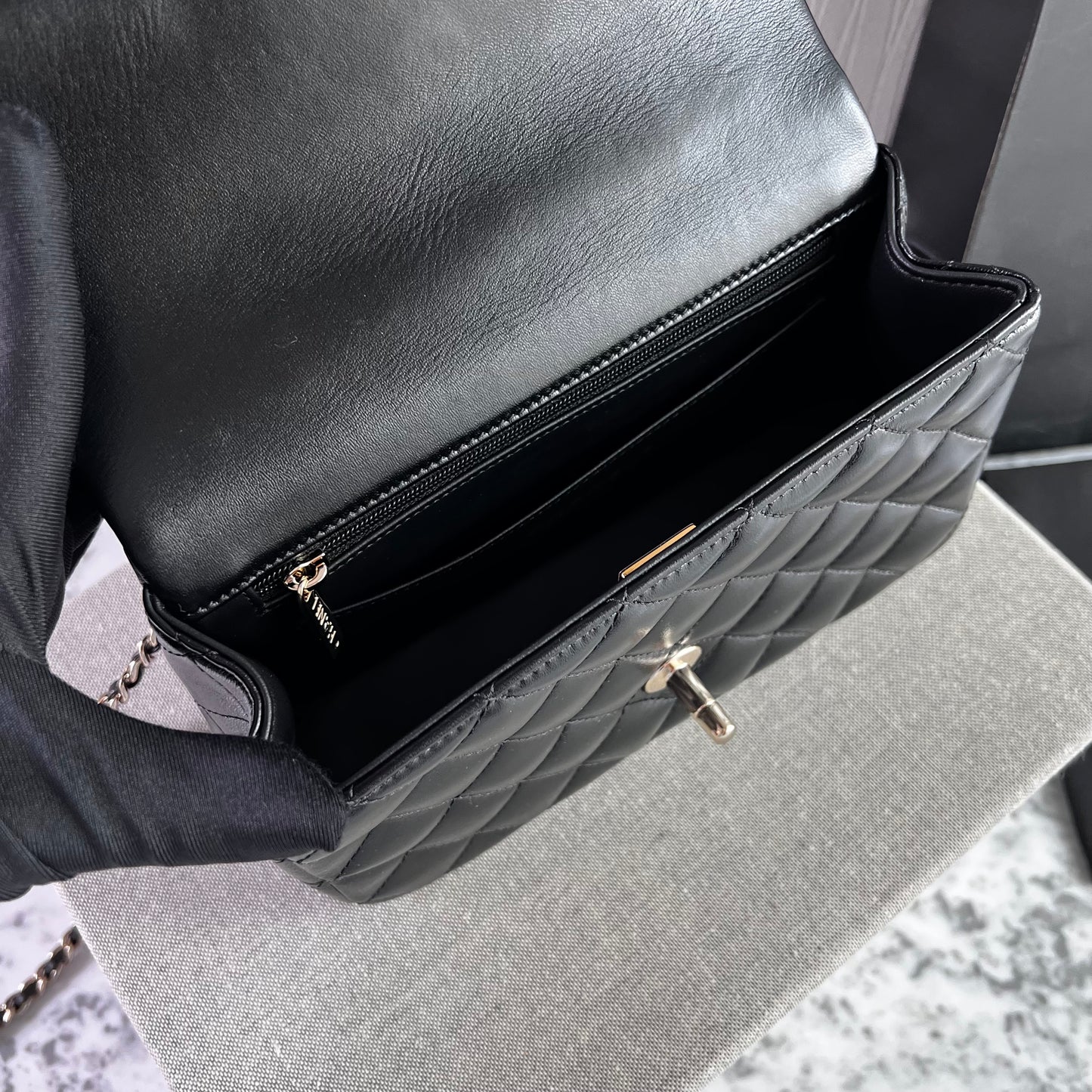 Bolso C-hanel piel color negro