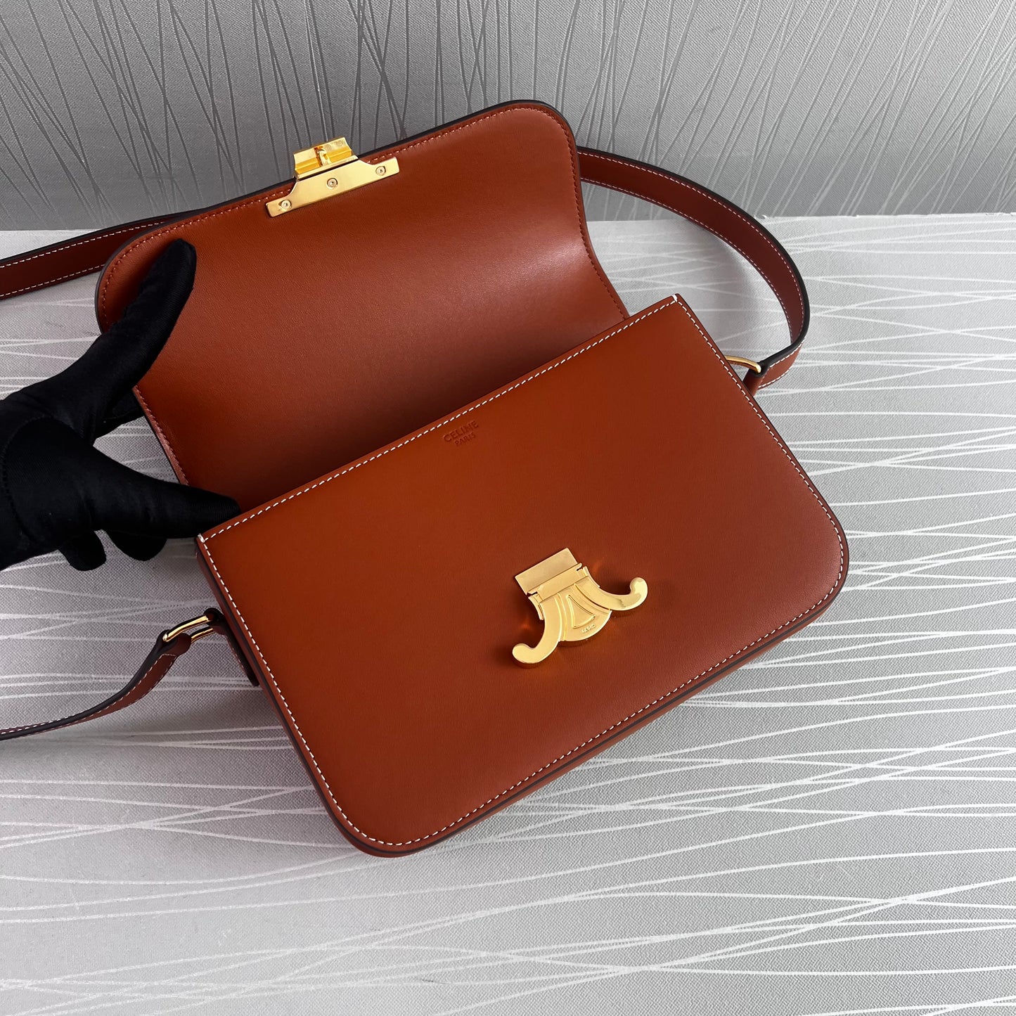 Bolso C piel color camel herraje dorado