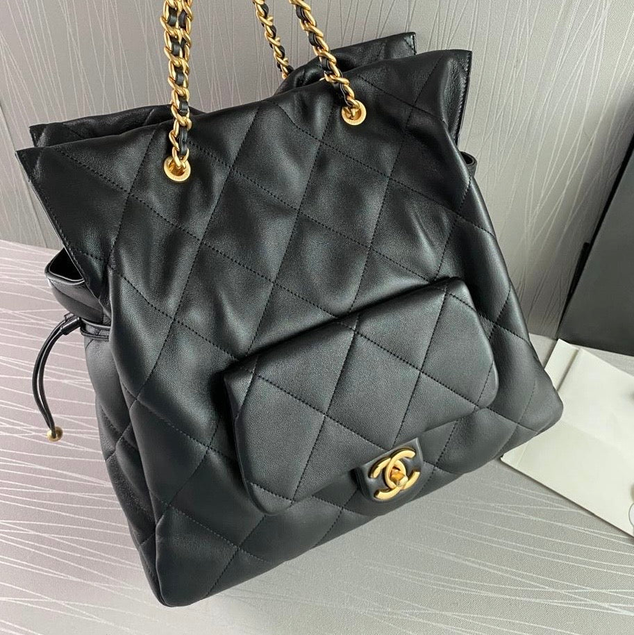 Bolso C hobo piel color negro con herrajes dorados