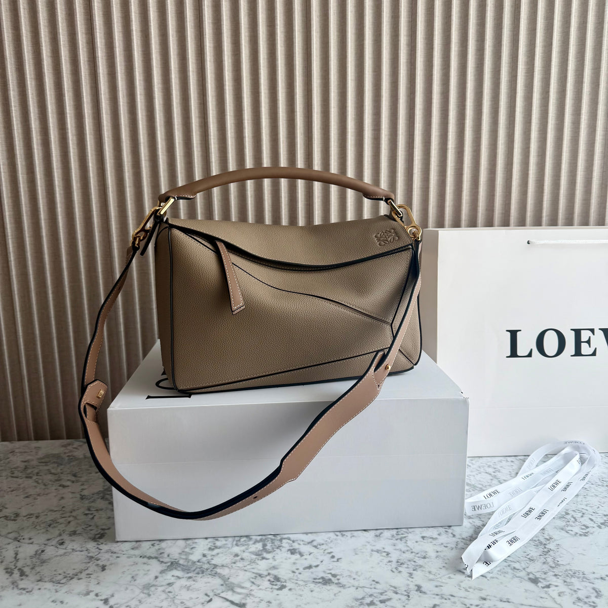 Bolso L-oewe piel color taupe