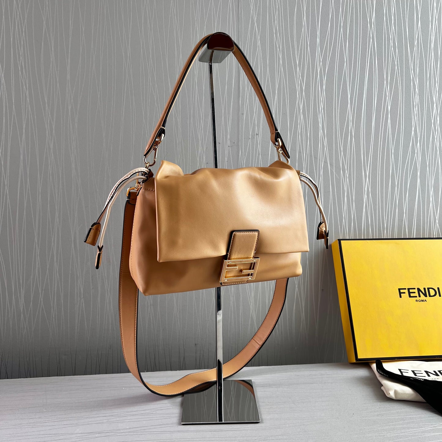 Bolso F piel color beige tamaño mediano