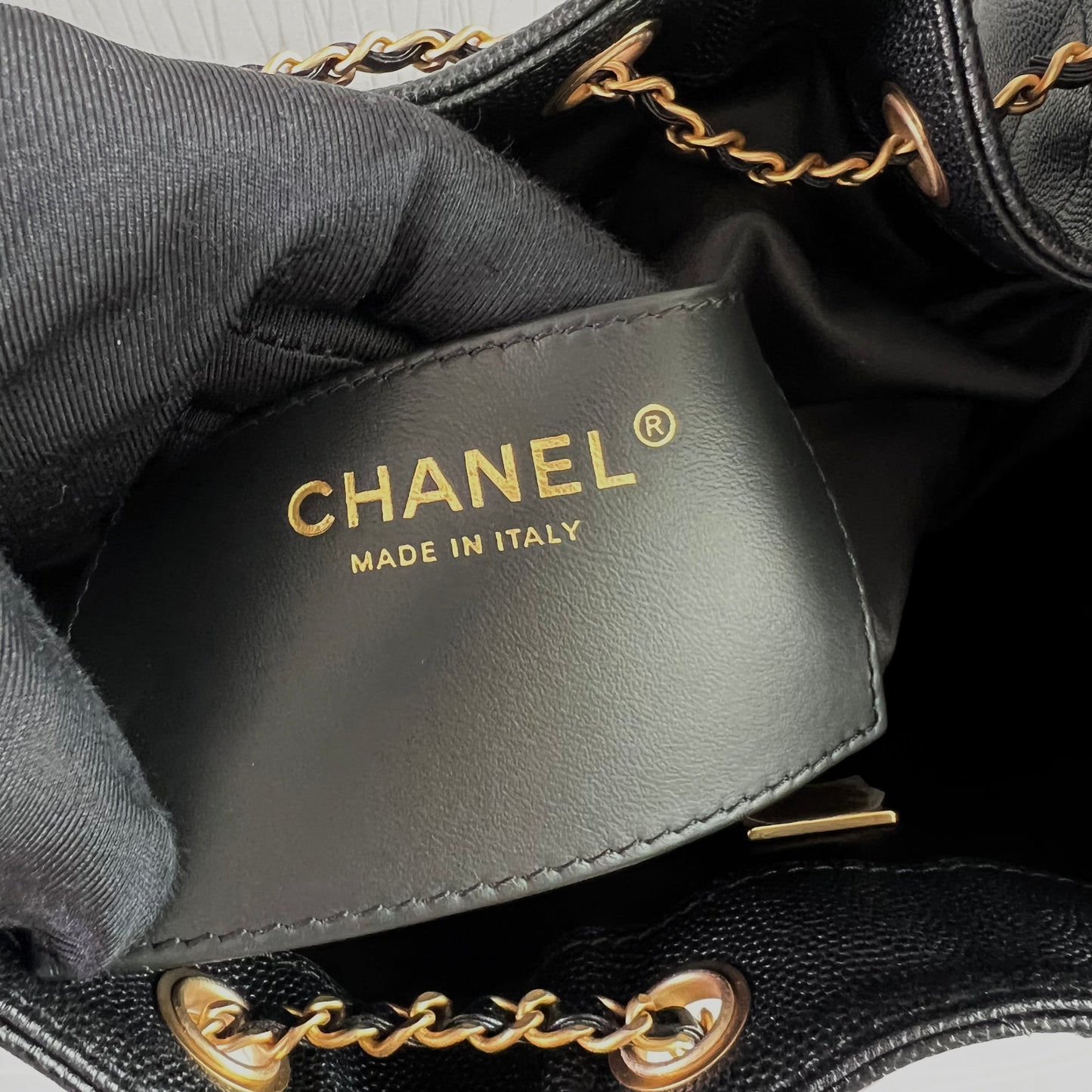 Bolso C 2-5 hobo piel granulada color negro mediana