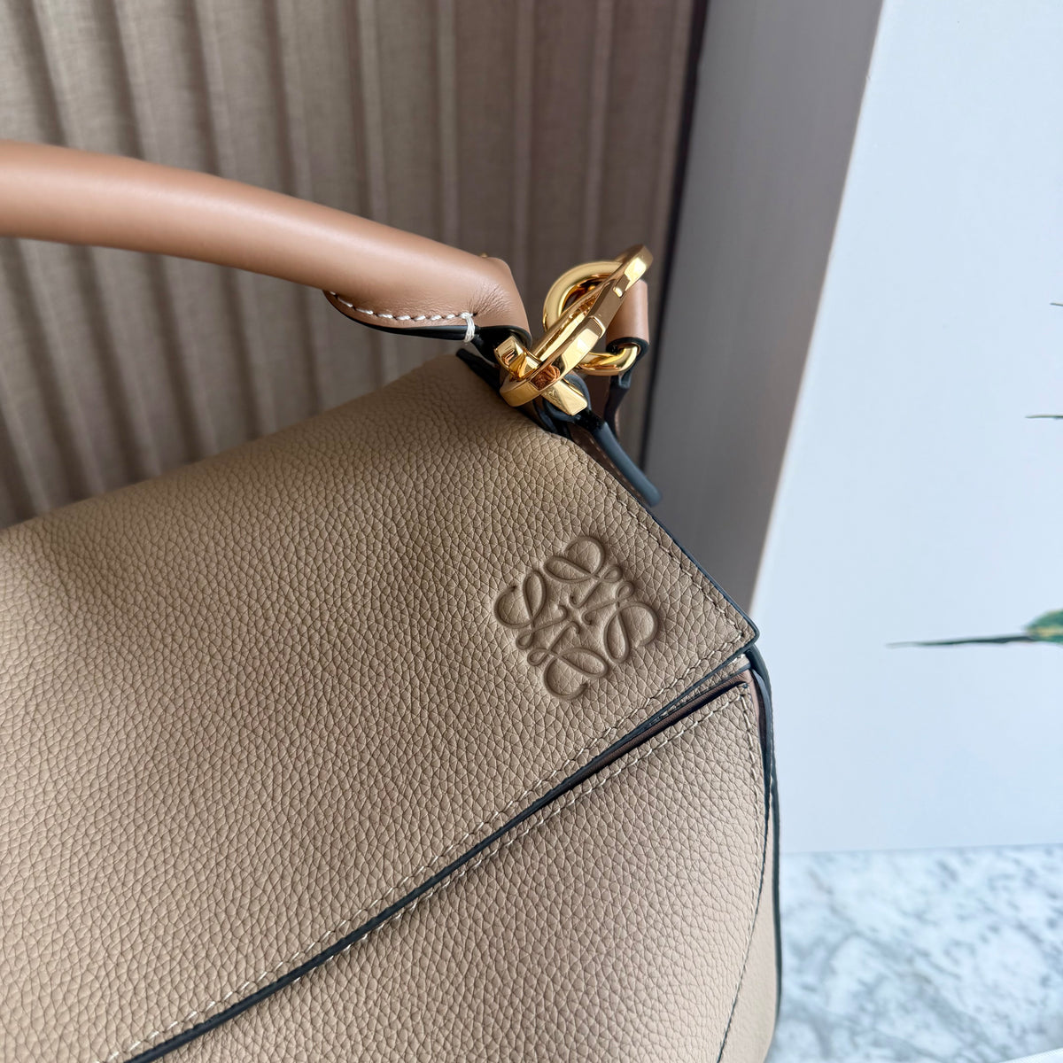 Bolso L-oewe piel color taupe