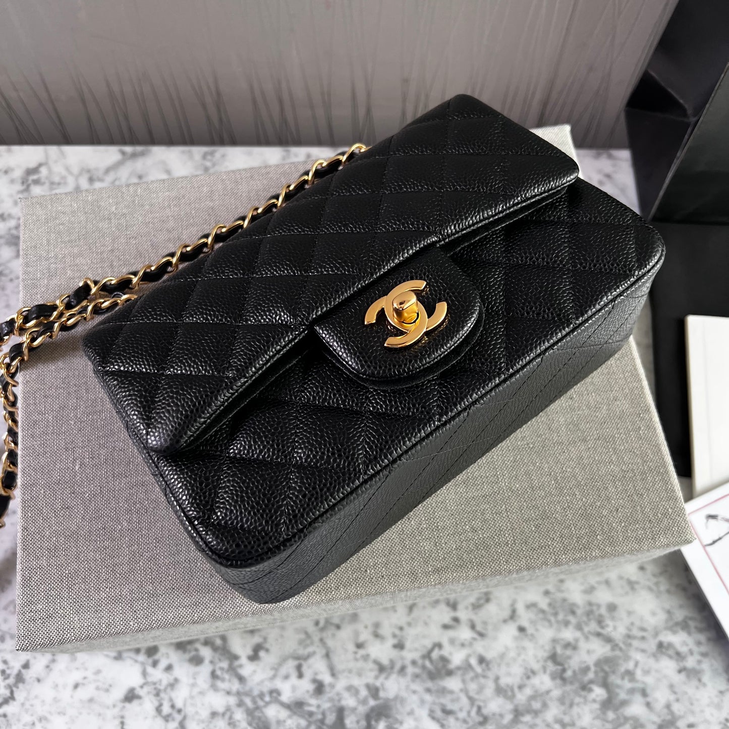 Bolso C-hanel piel caviar color negro