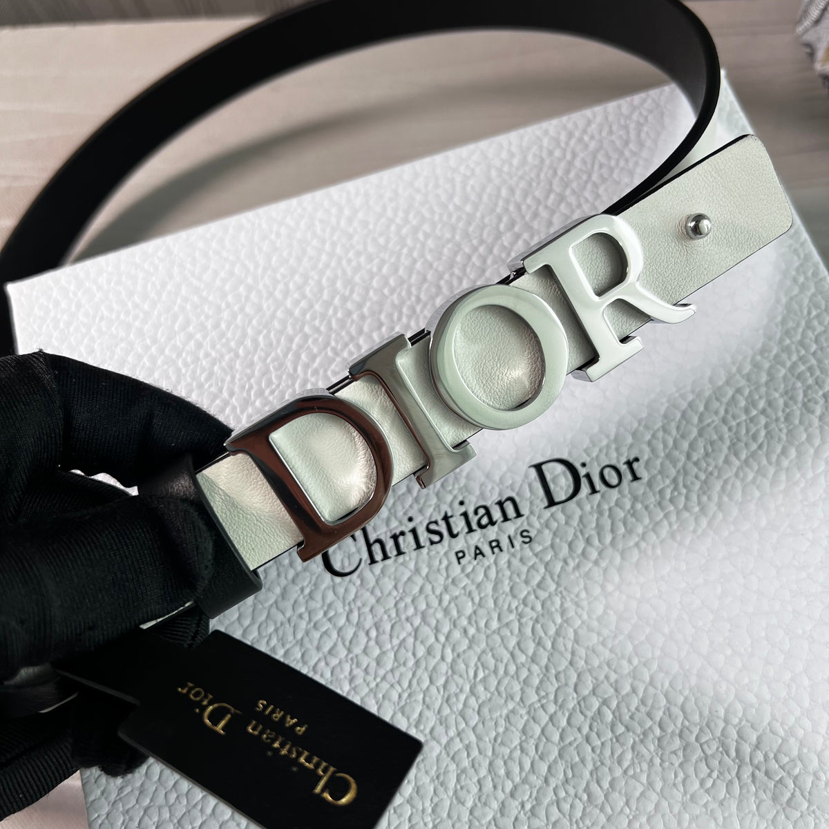 Cinto D-ior piel reversible blanco y negro