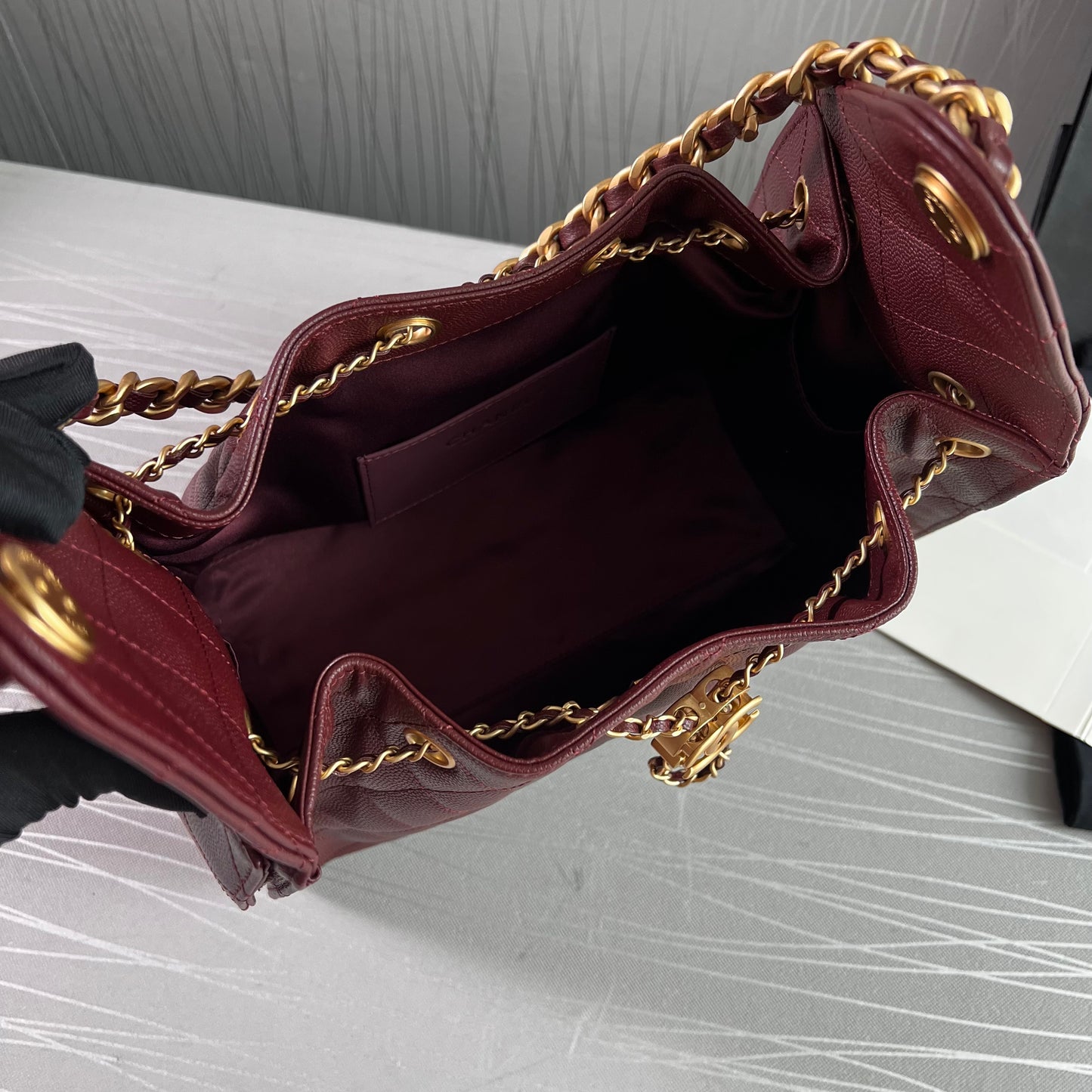 Bolso C 2-5 piel granulada color burdeos