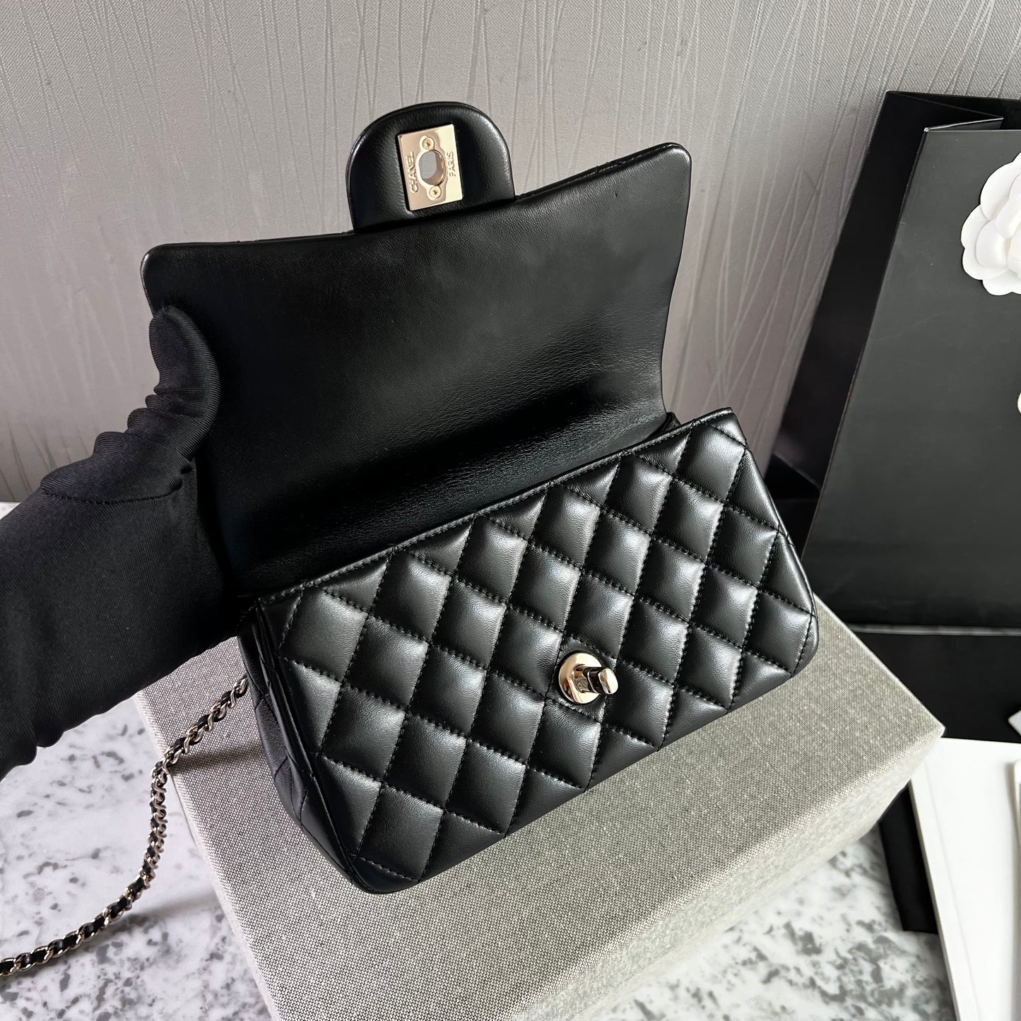 Bolso C-hanel piel color negro