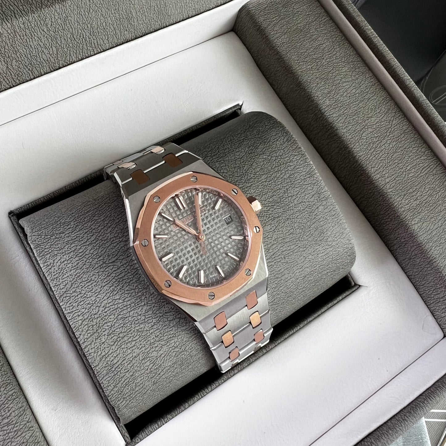Reloj A - P unisex acero inoxidable, color plata y rose gold