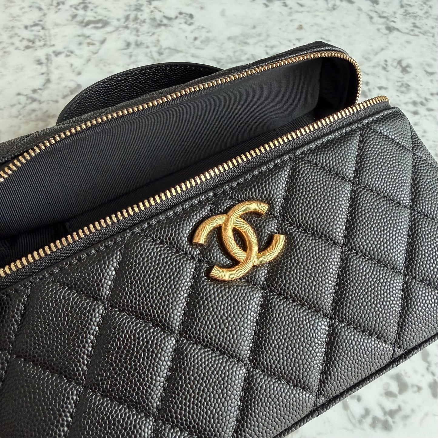 Bolso C-hanel vanity piel color negro