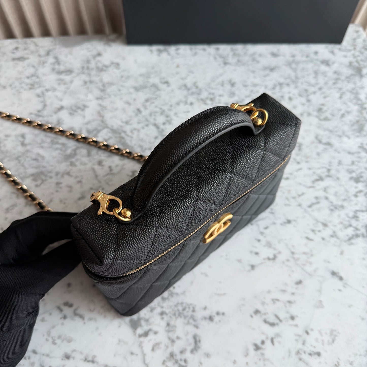 Bolso C-hanel vanity piel color negro