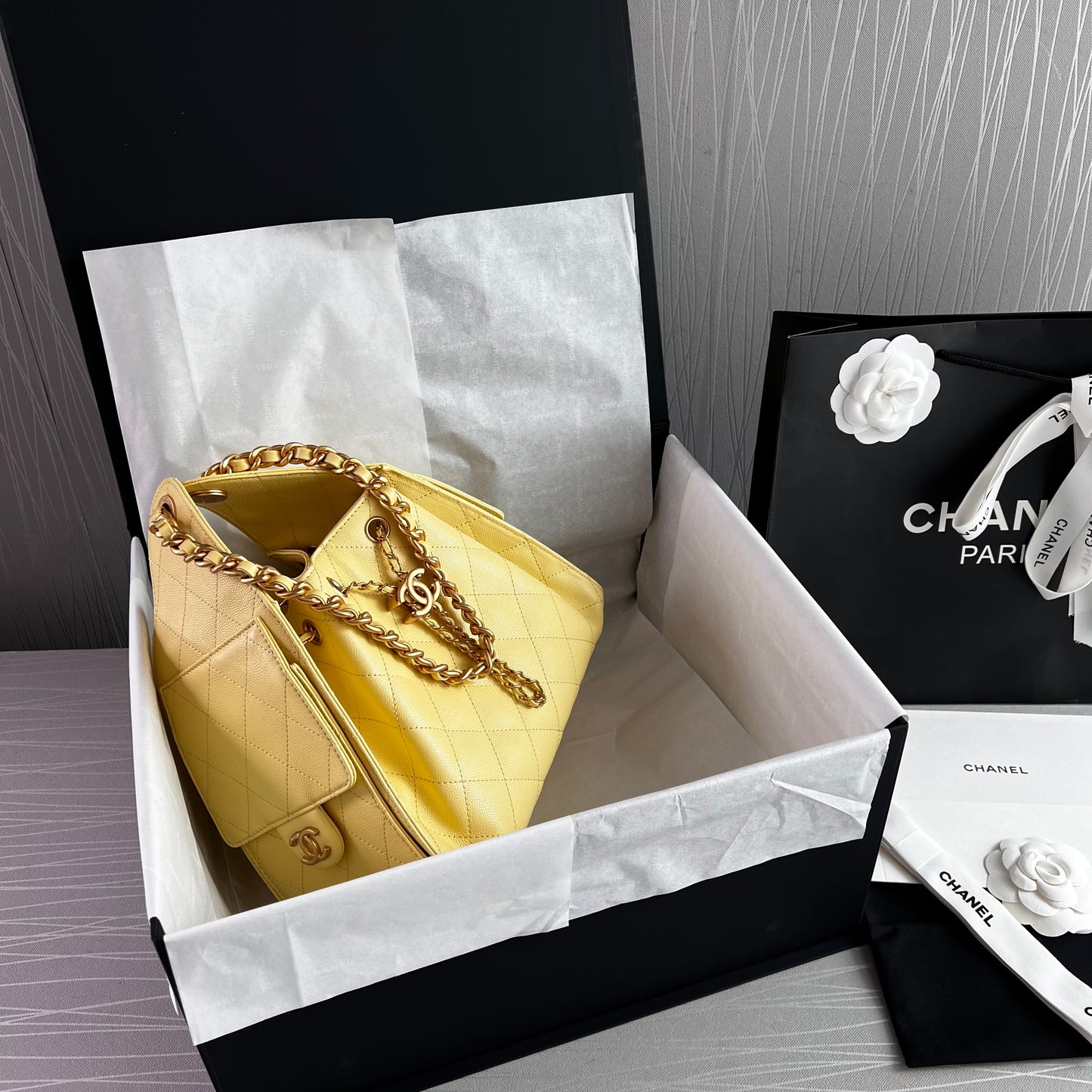 Bolso C 2-5 piel granulada color amarillo pequeña