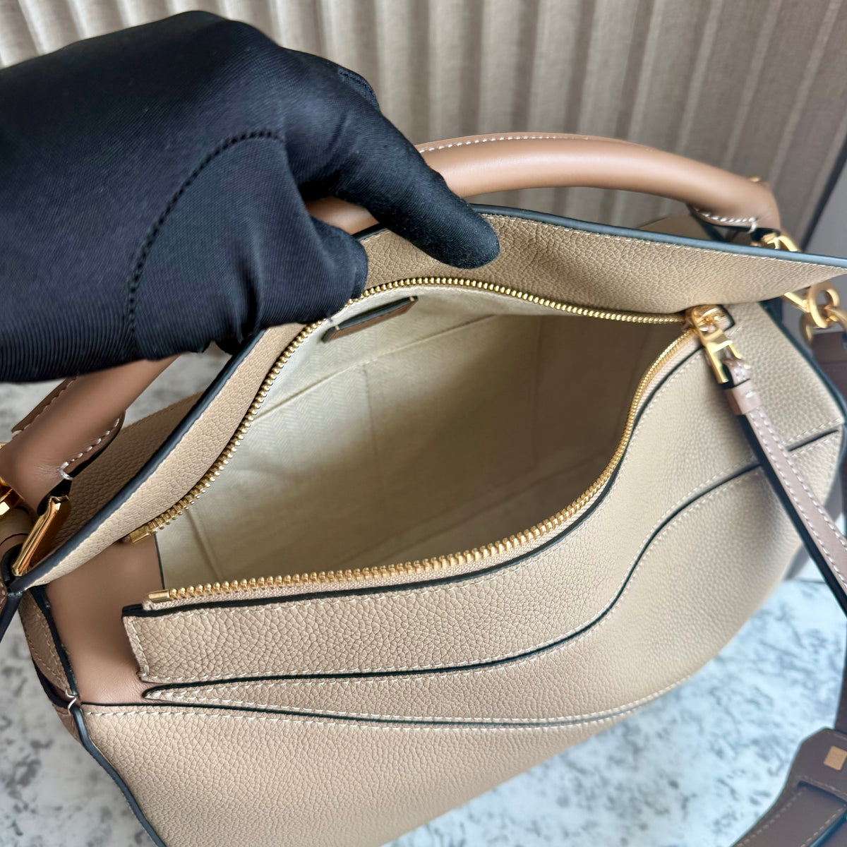 Bolso L-oewe piel color taupe