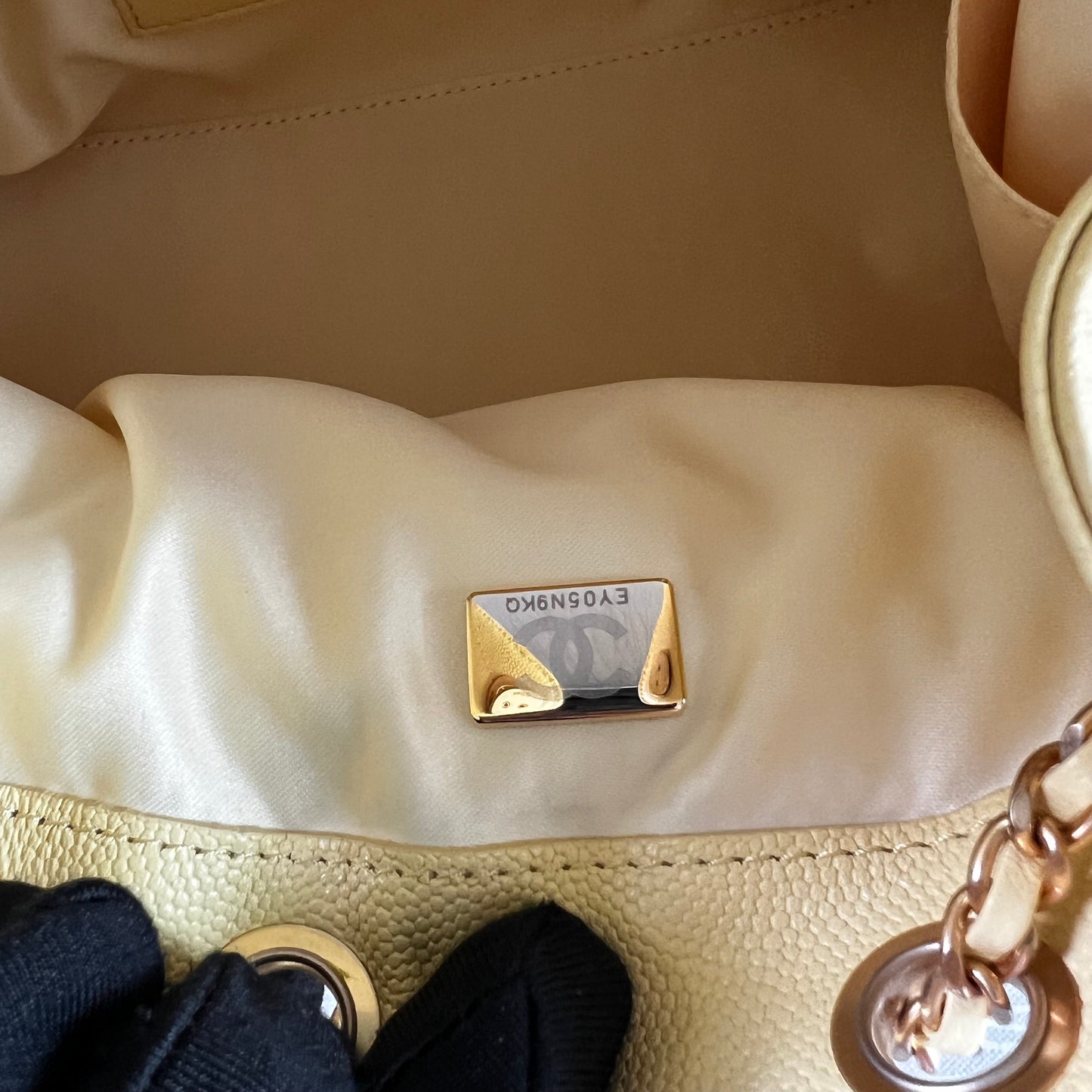 Bolso C 2-5 piel granulada color amarillo pequeña