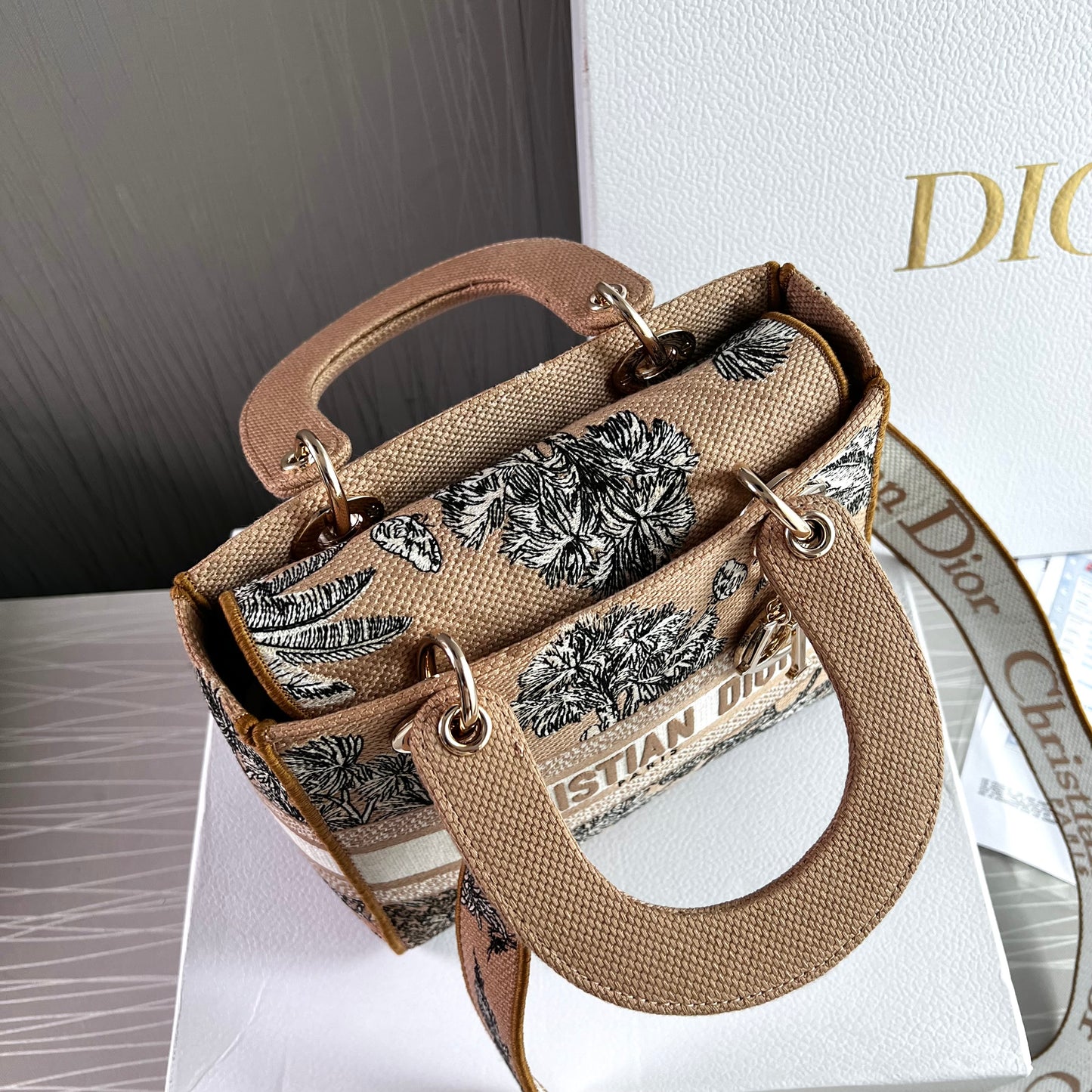 Bolso D color beige algodón bordado