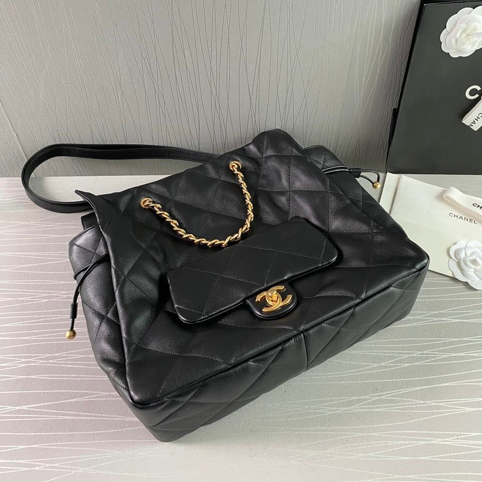 Bolso C hobo piel color negro con herrajes dorados