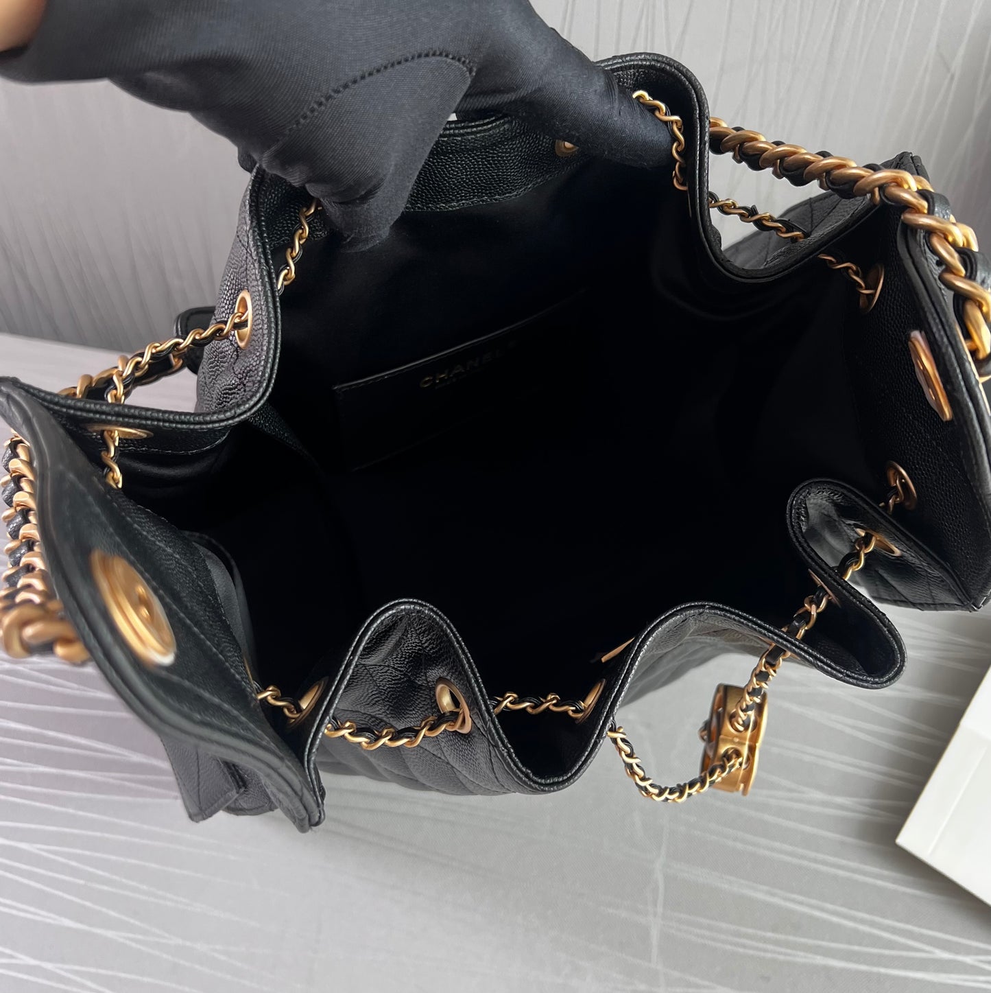 Bolso C 2-5 hobo piel granulada color negro mediana