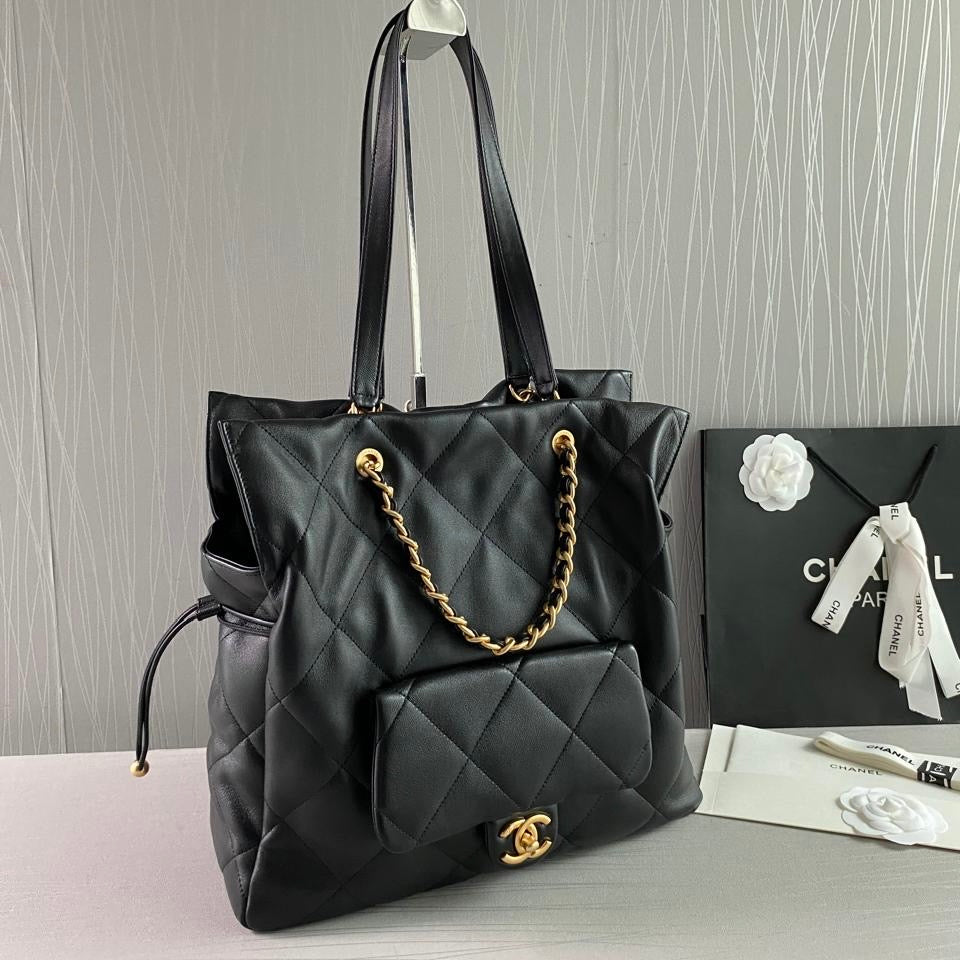 Bolso C hobo piel color negro con herrajes dorados