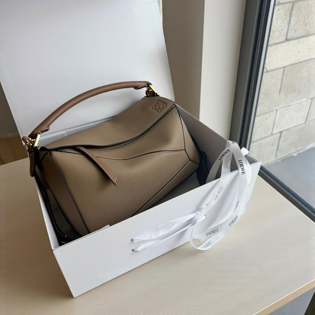 Bolso L-oewe piel color taupe