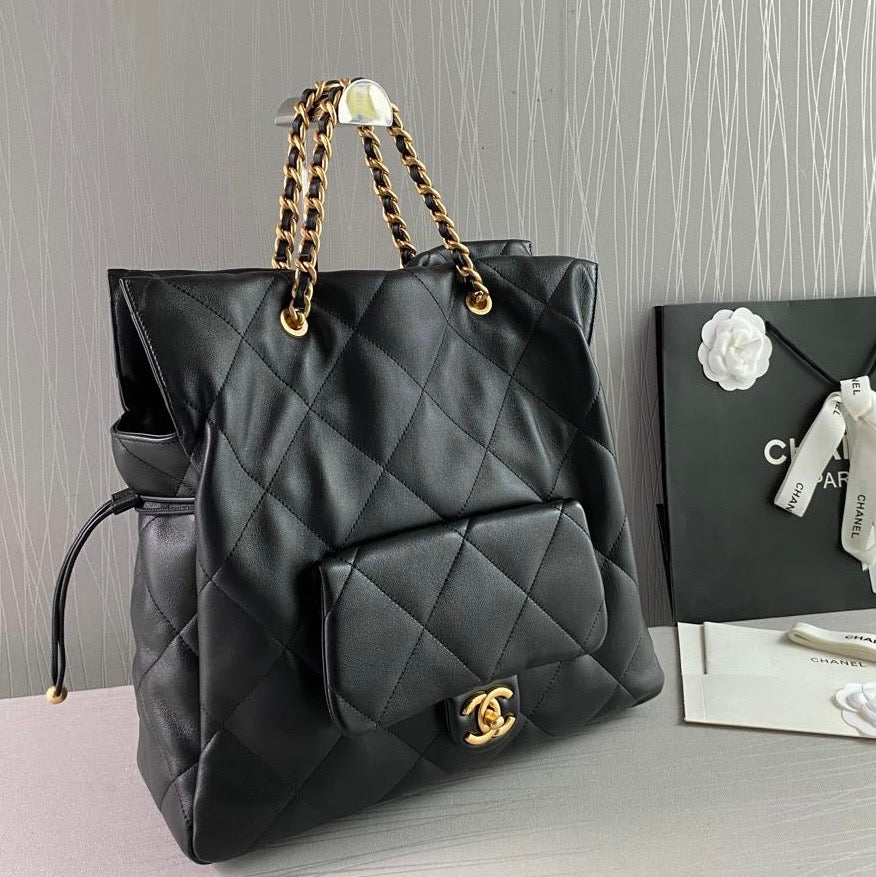 Bolso C hobo piel color negro con herrajes dorados