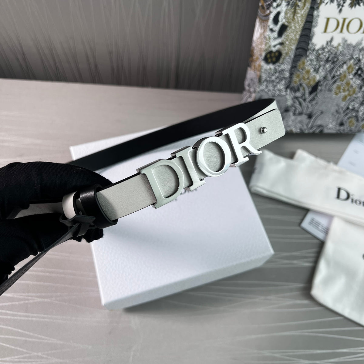 Cinto D-ior piel reversible blanco y negro
