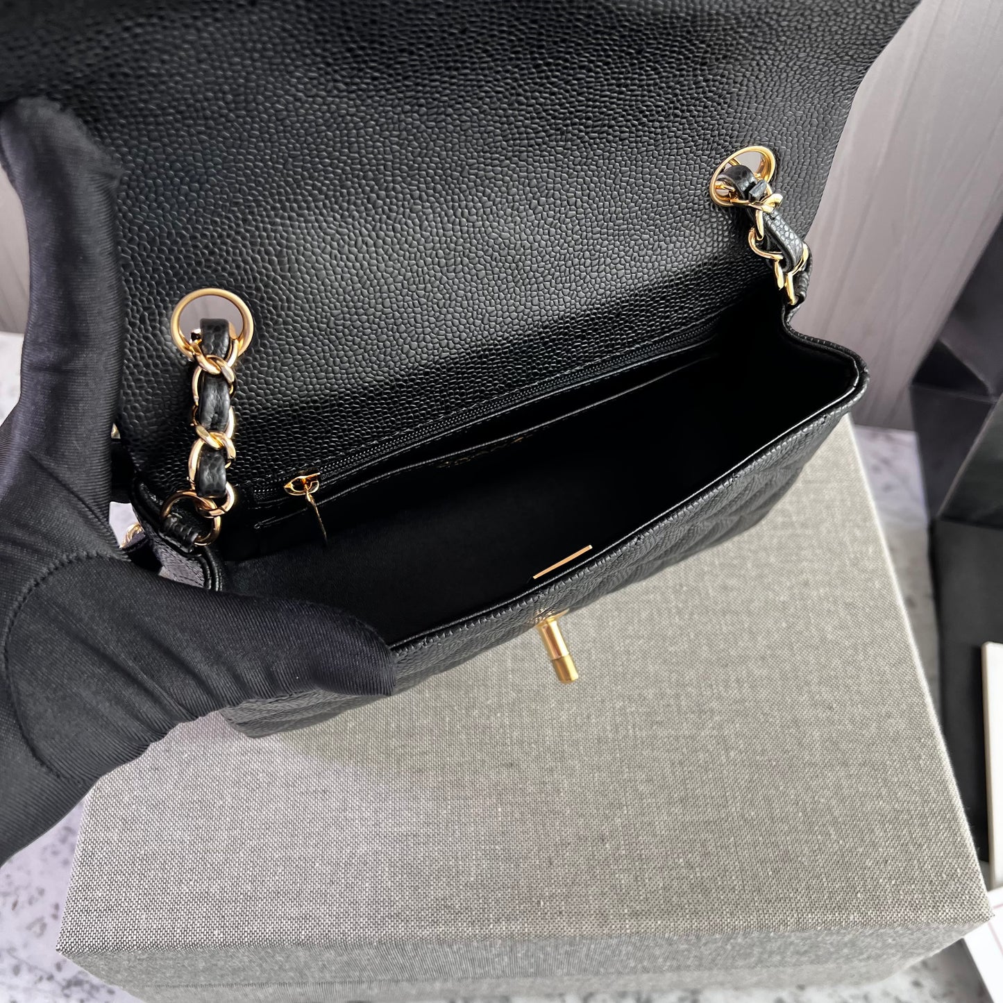 Bolso C-hanel piel caviar color negro